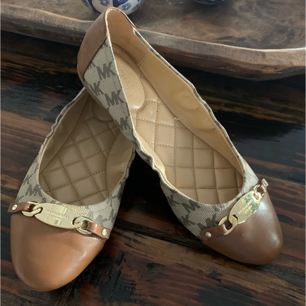 Micheal Kors JOYCE signature logo flats - gold hardware